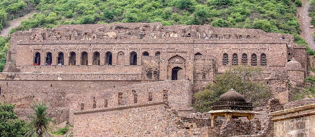 showing the image of " Bhangarh Fort (Rajasthan) ", one of the 6 unsolved mysteries of India