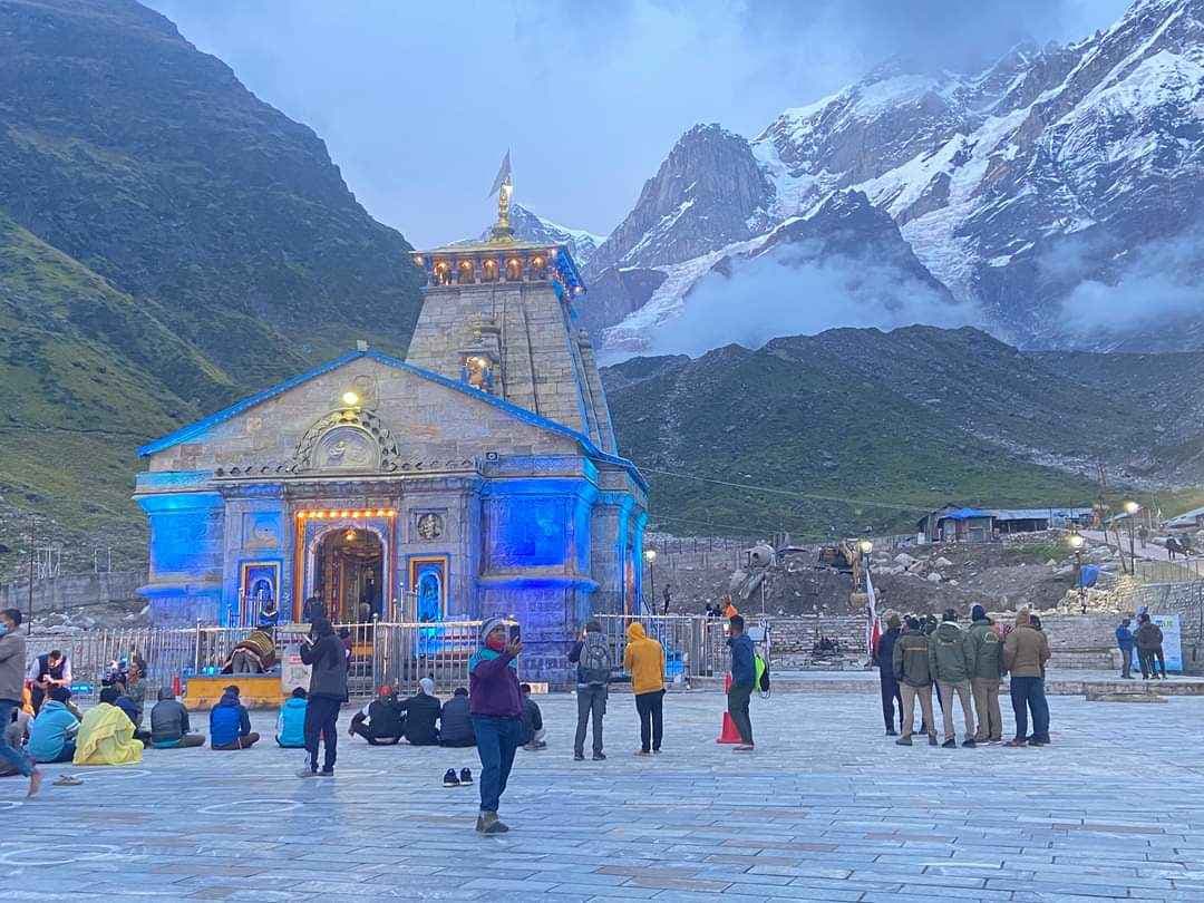 showing the image of "Kedarnath Dham ", one of the 7 temples of Shiva, built in a straight line! Mystery of Shiv Shakti Rekha