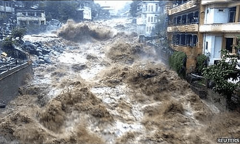 showing the image of " यांग्त्ज़ी नदी बाढ़ (Yangtze River flood (1931) " on of the 6 World's Deadliest Natural Disasters