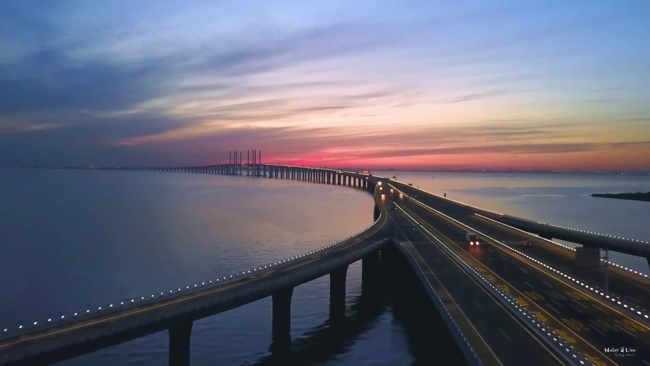 showing the image of " Qingdao Hewan Bridge", one of the 5 longest sea bridges in the world