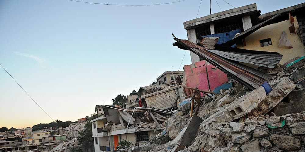 showing the image of " हैती भूकंप (Haiti earthquake (2010) " on of the 6 World's Deadliest Natural Disasters