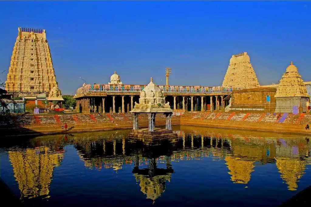 showing the image of "Ekambareshwar Temple, Tamil Nadu ", one of the 7 temples of Shiva, built in a straight line! Mystery of Shiv Shakti Rekha