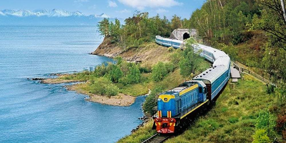 showing the image of " द ट्रांस-साइबेरियन रेलवे ट्रैक, रूस (The Trans-Siberian Railway Track, Russia) ", one of the World's Dangerous Railway Tracks