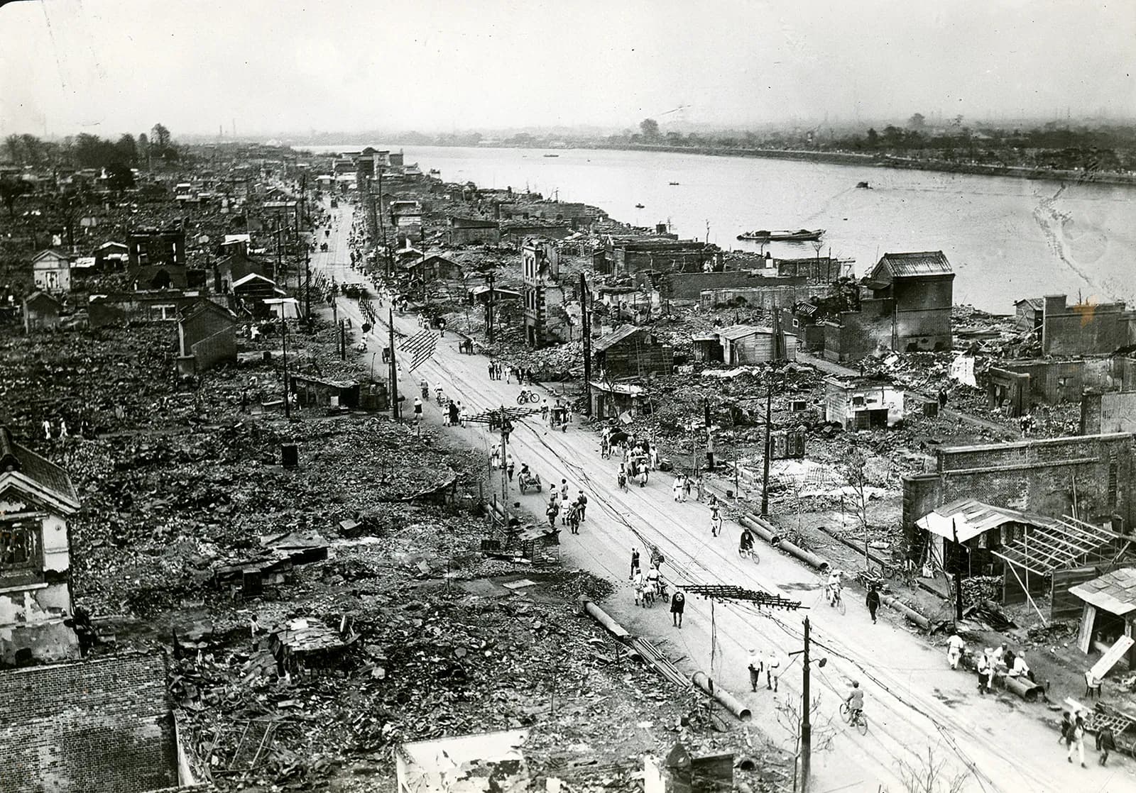 showing the image of " टोक्यो-योकोहामा भूकंप (Tokyo–Yokohama earthquake (1923) " on of the 6 World's Deadliest Natural Disasters