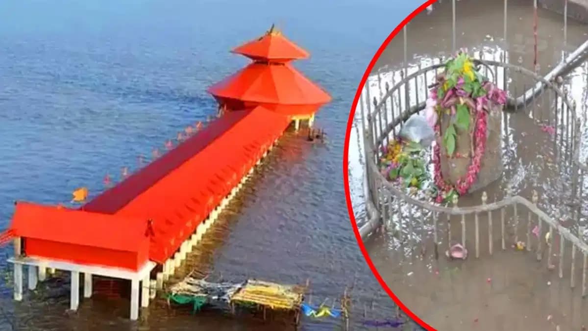 showing the image of " स्तम्भेश्वर महादेव मंदिर, गुजरात (Stambheshwar Mahadev Temple, Gujarat) ", one of the Mysterious temples of India