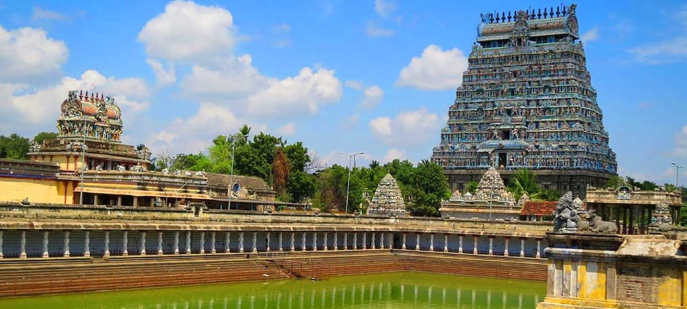 showing the image of "Thillai Nataraja Temple, Tamil Nadu ", one of the 7 temples of Shiva, built in a straight line! Mystery of Shiv Shakti Rekha