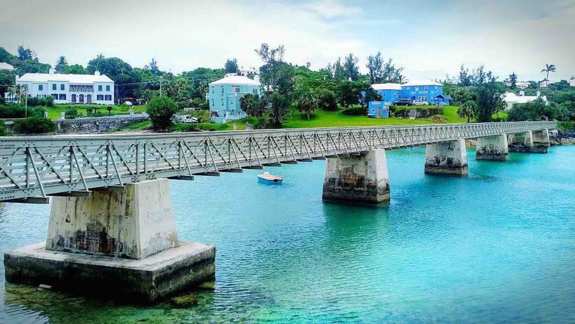 showing the image of " द बर्मूडा रेलवे ट्रैक, बर्मूडा (The Bermuda Railway Track, Bermuda) ", one of the World's Dangerous Railway Tracks