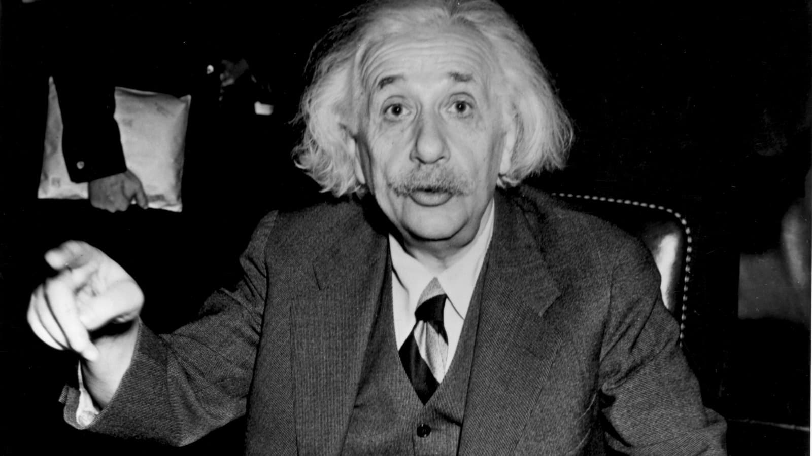 showing the image of " क्या अल्बर्ट आइंस्टीन हाई स्कूल में फेल हो गए थे? (Did Albert Einstein fail high school?) ", one of the Hidden Truths: ऐसे झूठ जिसे दुनिया अब तक सच मानती है! 