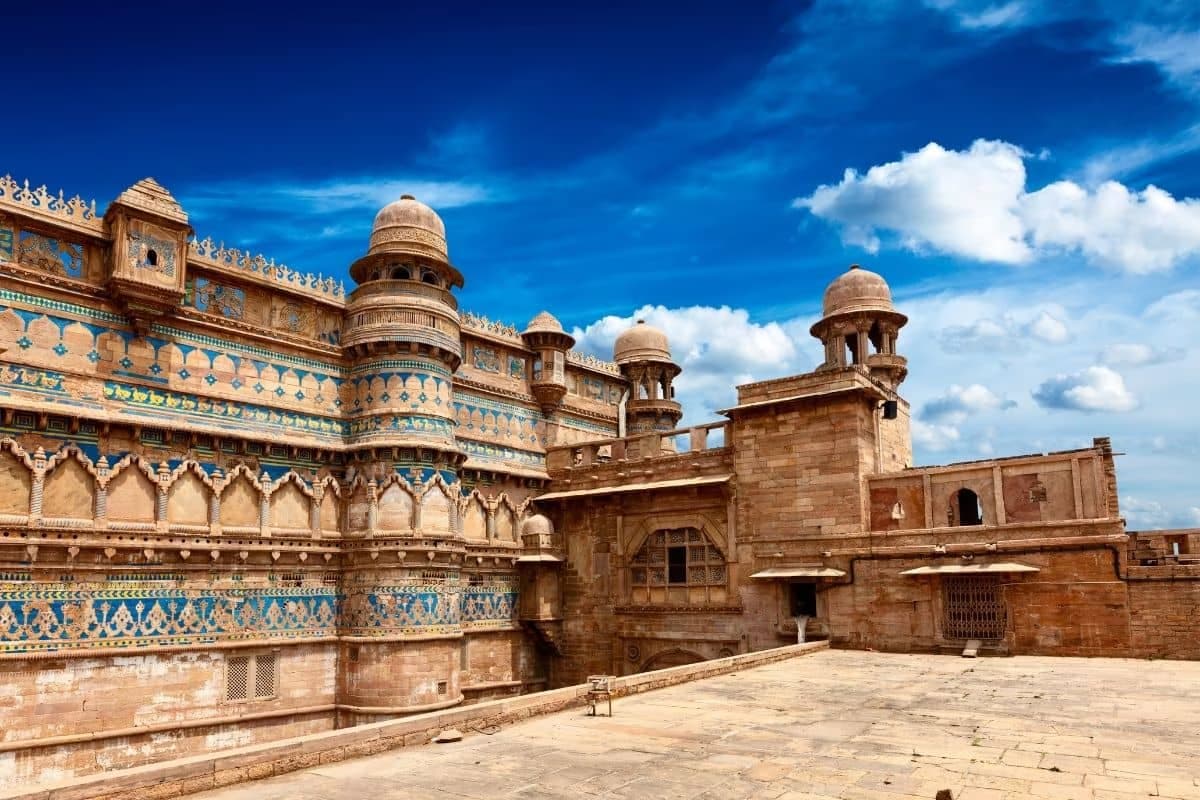 showing the image of " ग्वालियर किला: ग्वालियर (Gwalior Fort: Gwalior) ", one of the Mysterious palaces of India