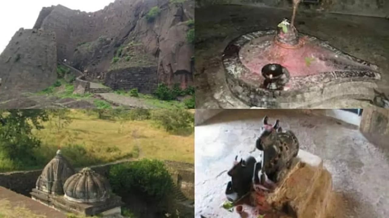 showing the image of " असीरगढ़ के किले में स्थित शिव मंदिर (Shiva temple located in Asirgarh fort) ", one of the Mysterious temples of India