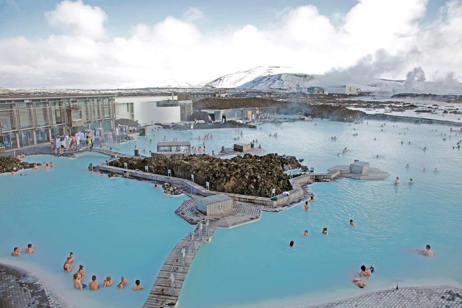 showing the image of " ब्लू लैगून, आइसलैंड (Blue Lagoon, Iceland) ", one of the Most Amazing Pools in th world.