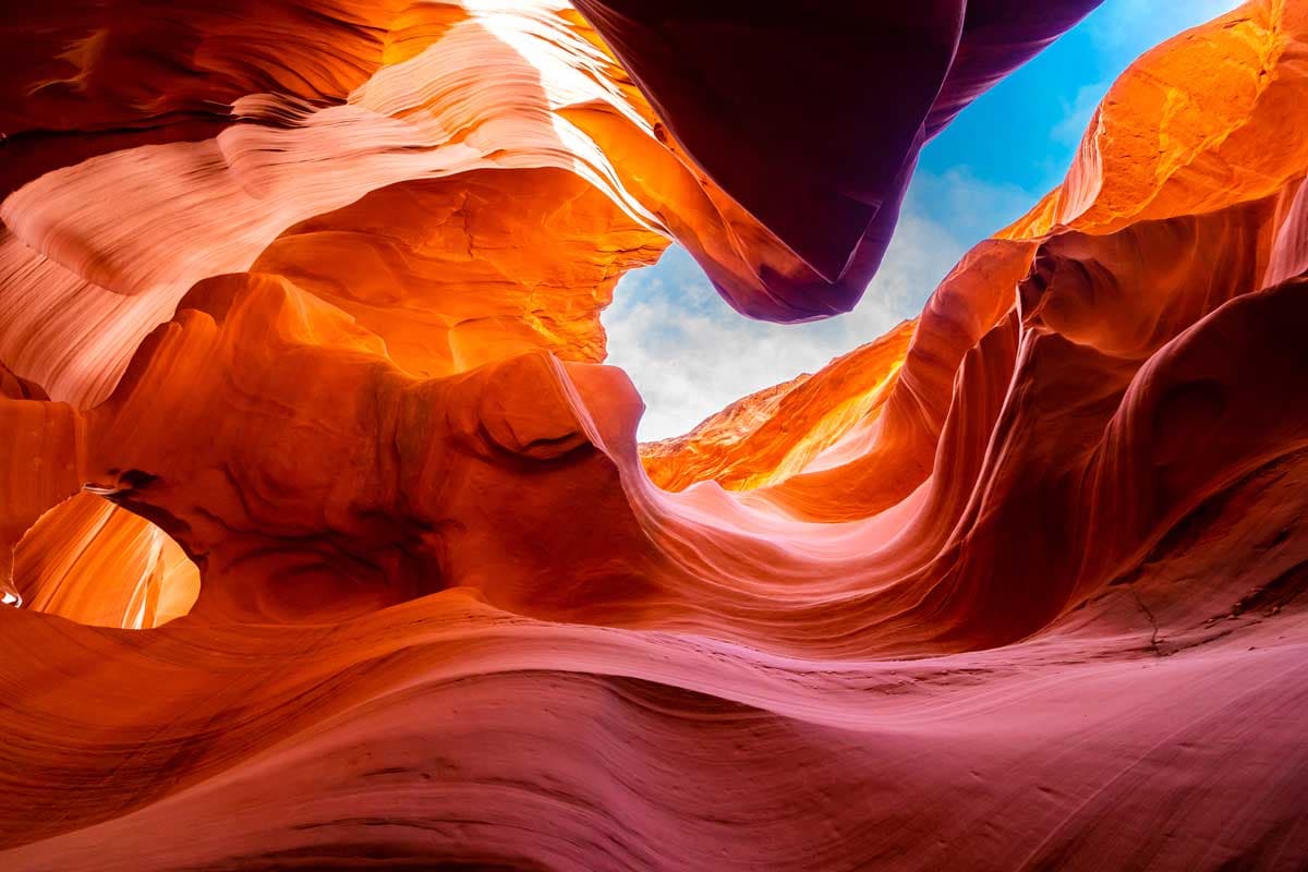 showing the image of "एंटेलोप कैन्यन, यूएसए (Antelope Canyon, USA)", one of the World's Mysterious Caves 