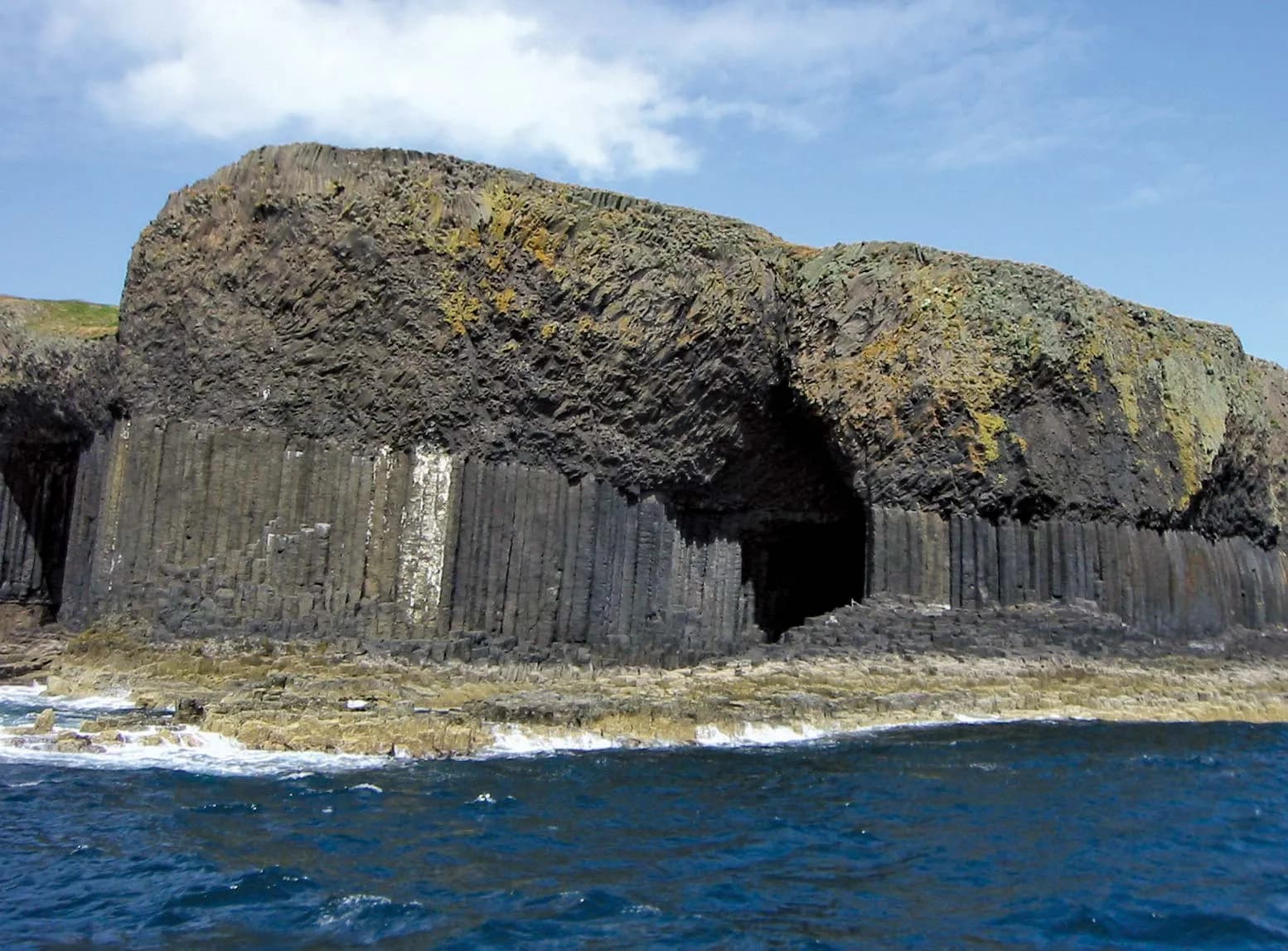 showing the image of "फिंगल गुफा, स्कॉटलैंड (Fingal Cave, Scotland)", one of the World's Mysterious Caves 