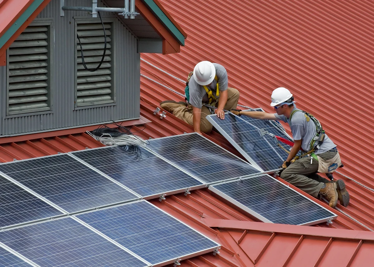 showing the image of Solar panel setup under Solar Panel Installation at home in hindi 